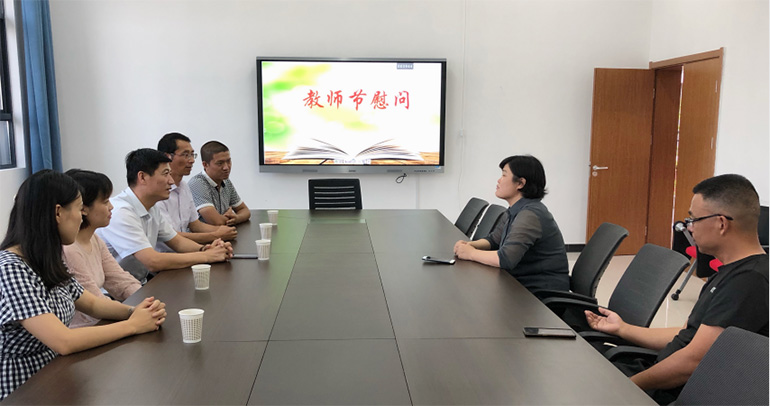 情系教育事業(yè)，慰問(wèn)溫暖人心