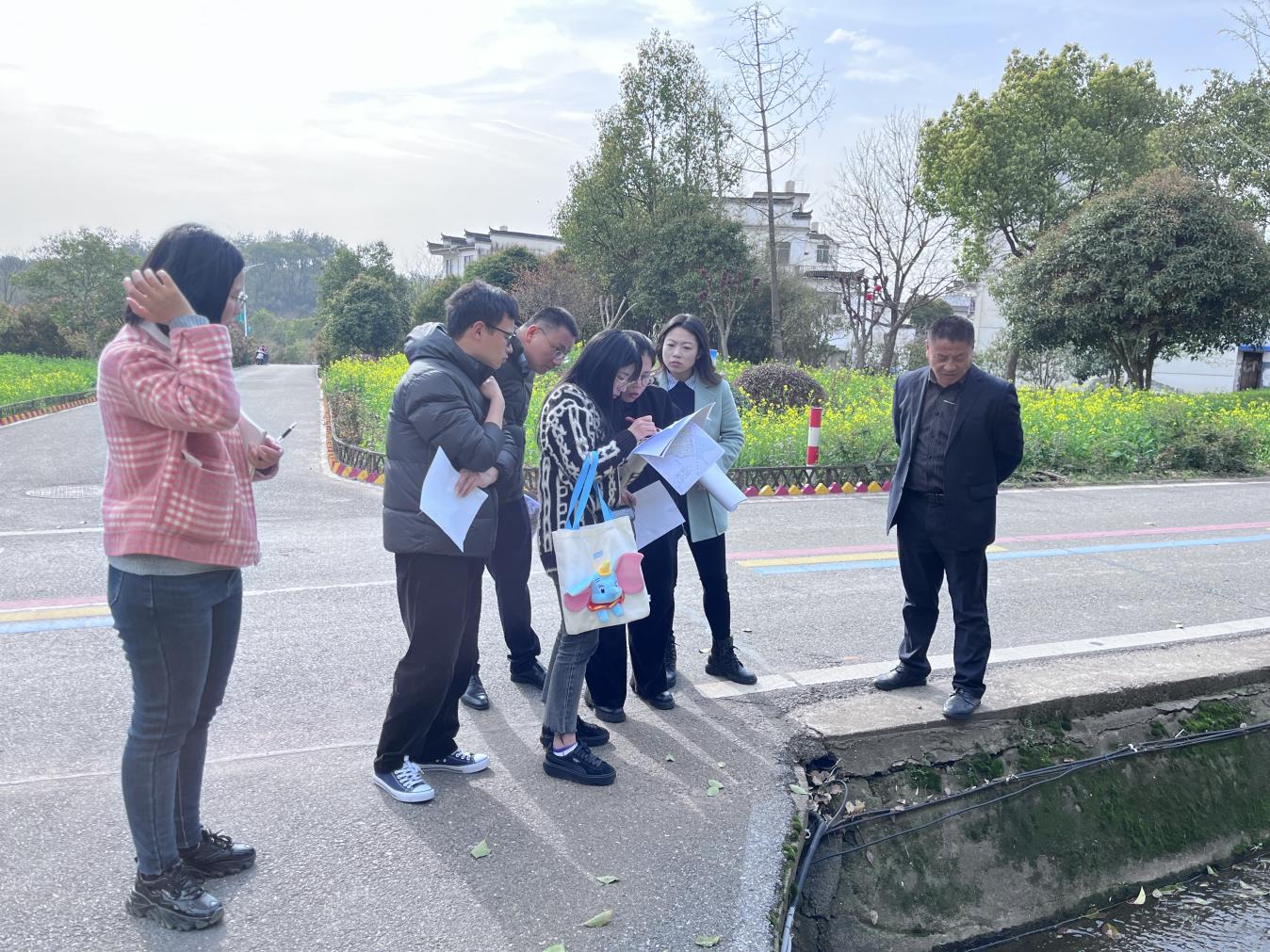 深入鳳霞走訪調(diào)研，助推基金小村項(xiàng)目