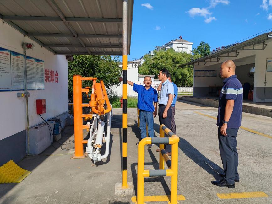 筑牢安全防線    護(hù)航國慶佳節(jié)  區(qū)國投集團(tuán)昱燃液化氣公司全面開展“國慶、中秋”節(jié)前安全檢查