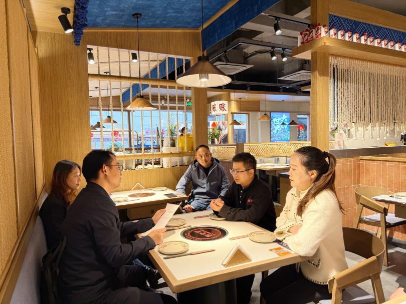 誠(chéng)信賦能強(qiáng)根基 協(xié)同提質(zhì)譜新篇 區(qū)政府領(lǐng)導(dǎo)走訪首批“真不二價(jià)”誠(chéng)信經(jīng)營(yíng)單位